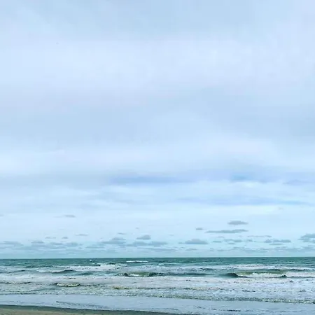 In With Stunning Sea Views, Cleaning Included Apartamento